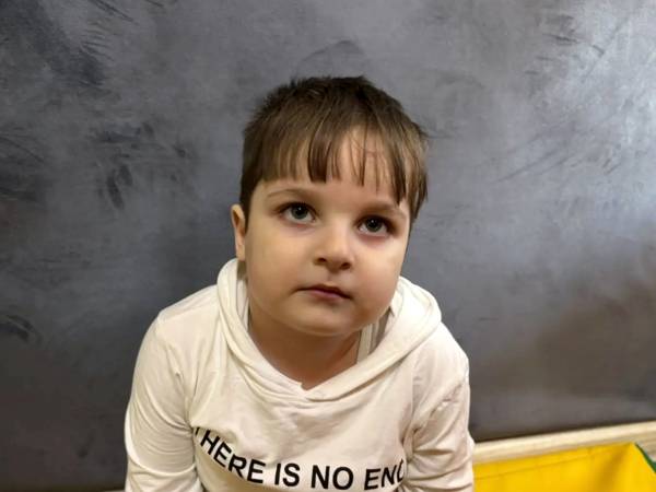 Халифу необходимо пройти курс коррекции аутизма, для улучшения коммуникативных навыков!