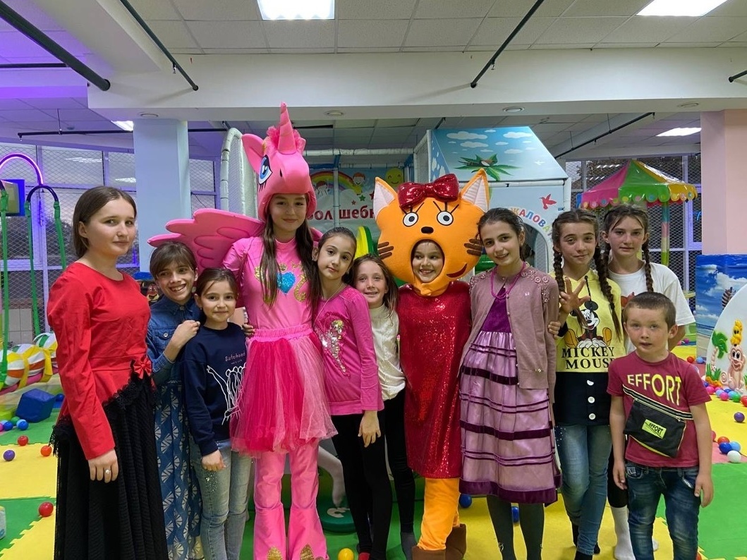 Подарим детям праздник в честь самого доброго месяца!