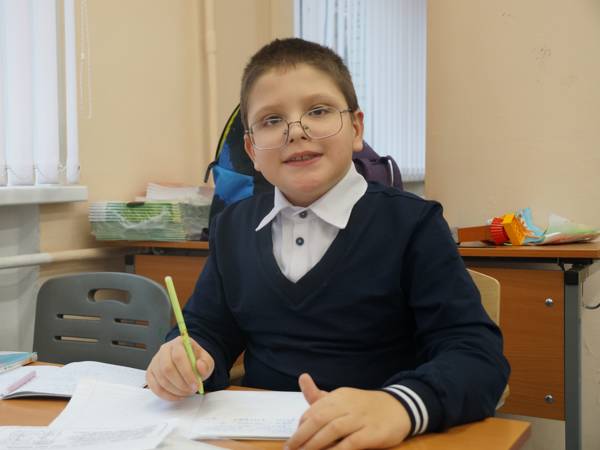 У Максима ДЦП, ему нужна реабилитация