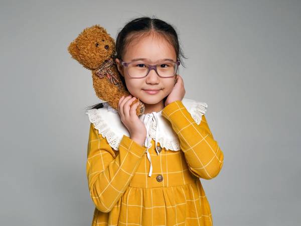 У Радмилы тугоухость 2 степени, ей нужны слуховые аппараты