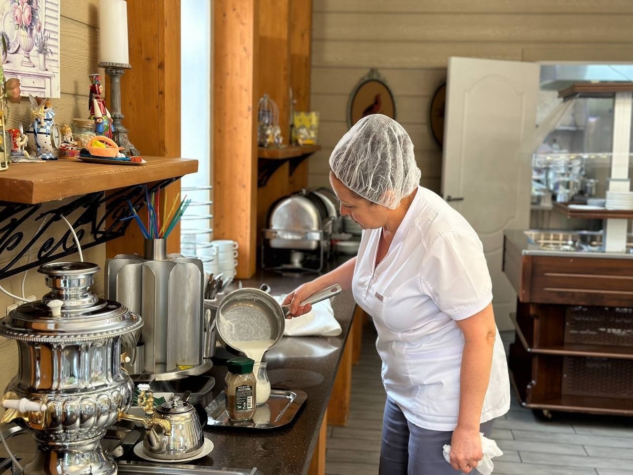We raise funds for food for children and young adults in hospices, as well as their parents