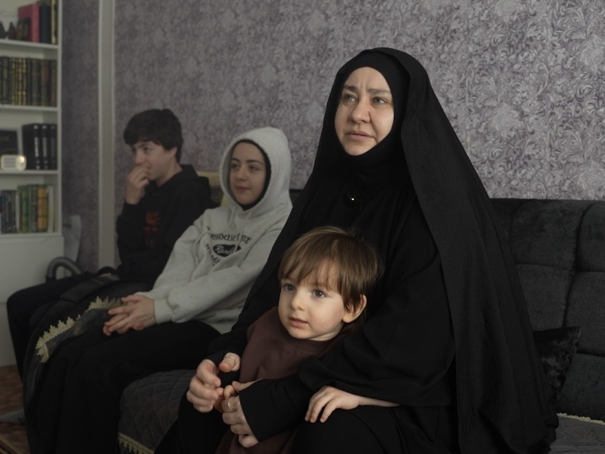 Zaira with six children needs help buying a home!
