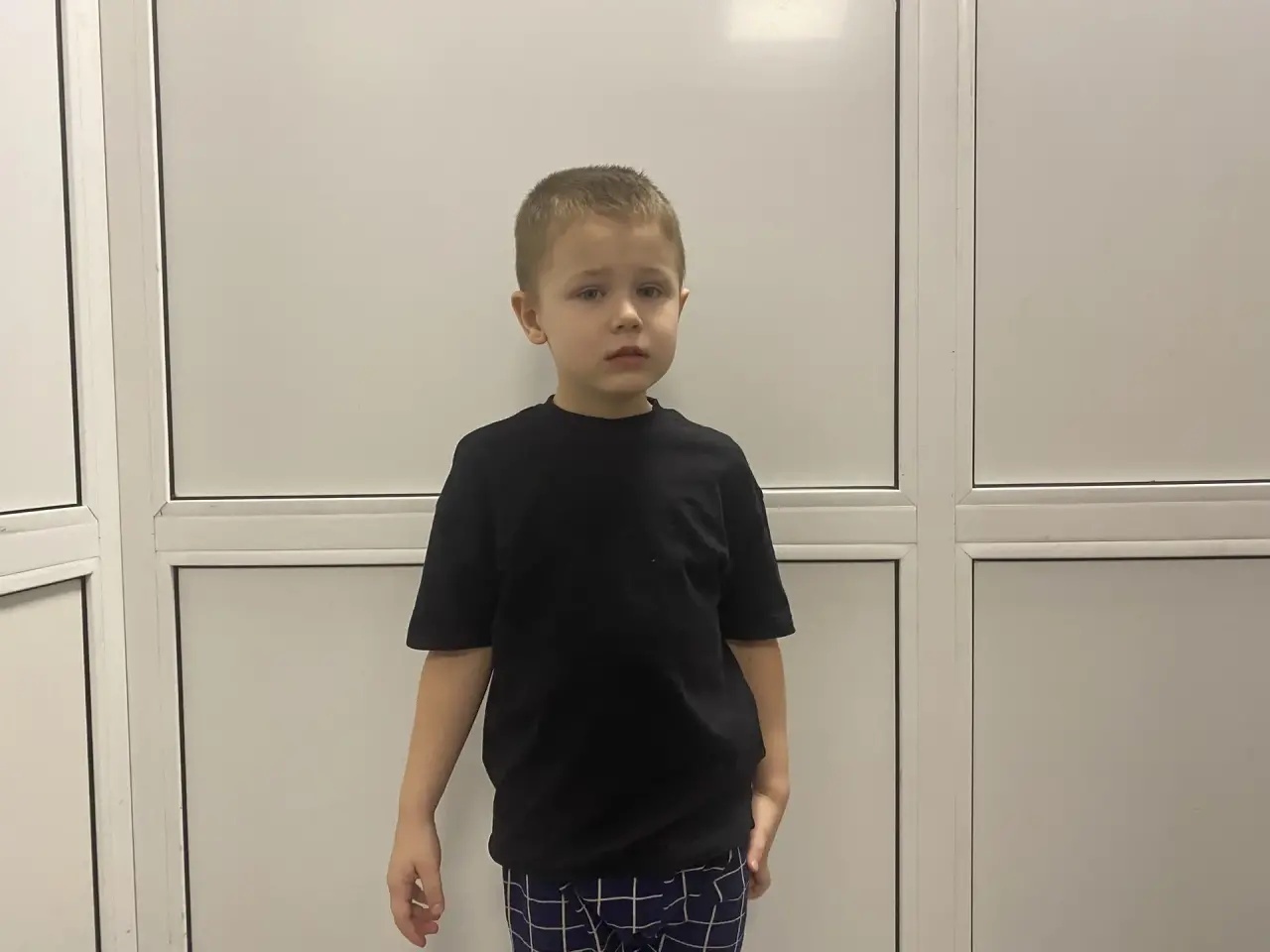 У Богдана аутизм. Ему необходим курс комплексной реабилитации