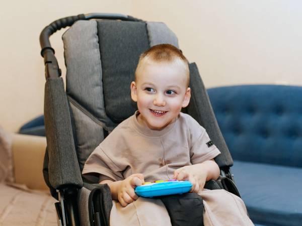 Рустаму с ДЦП нужна активная коляска!