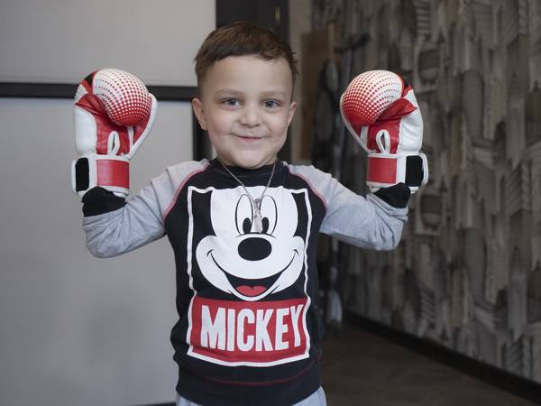 У Юсуфа рак крови - ему нужна терапия специальным лекарством, чтобы сохранить ремиссию