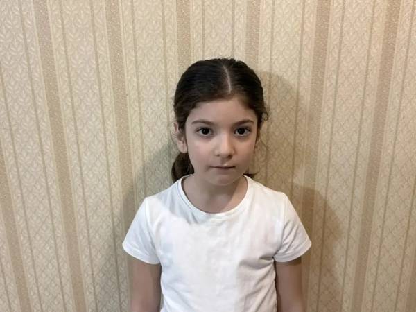 У Ясмины ЗПРР с расстройством поведения - для преодоления задержки в развитии ей необходим курс реабилитации.