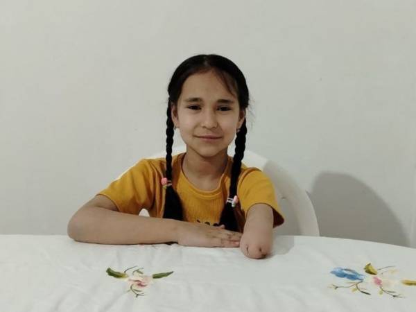 Фотиме нужен новый протез руки, чтобы снова жить активной жизнью