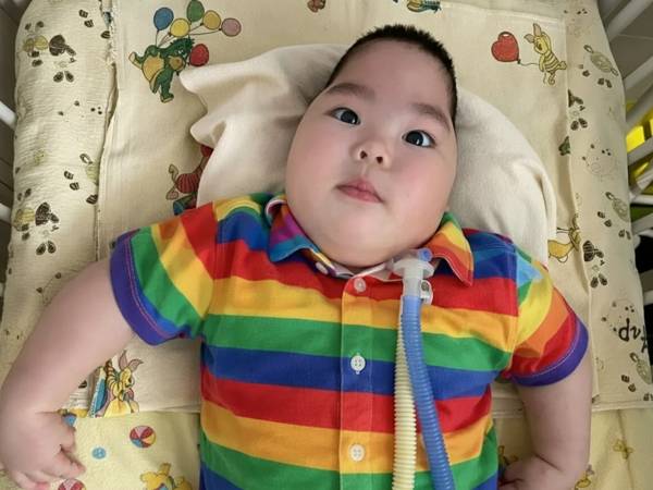 Азан - сирота с множеством диагнозов. Подарите ему возможность дышать!