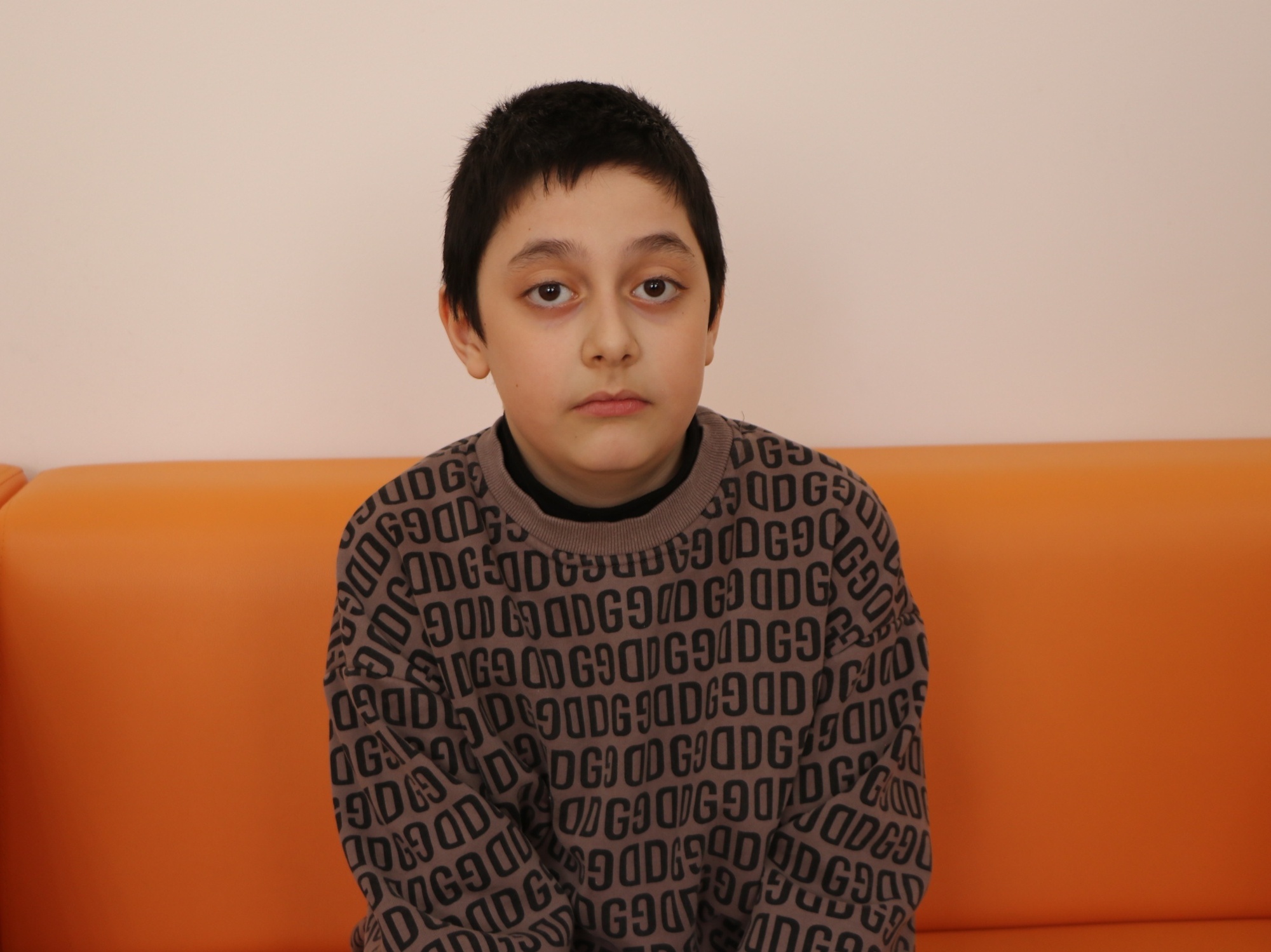 Помогите Юнусу с аутизмом пройти обследование и получить лечение