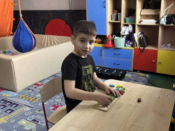 Чтобы Анзор научился коммуницировать с окружающими, ему нужен курс коррекции аутизма!