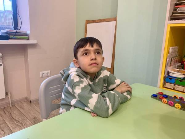 У Давида аутизм! Для повышения познавательной активности, мальчику необходимо пройти курс занятий!