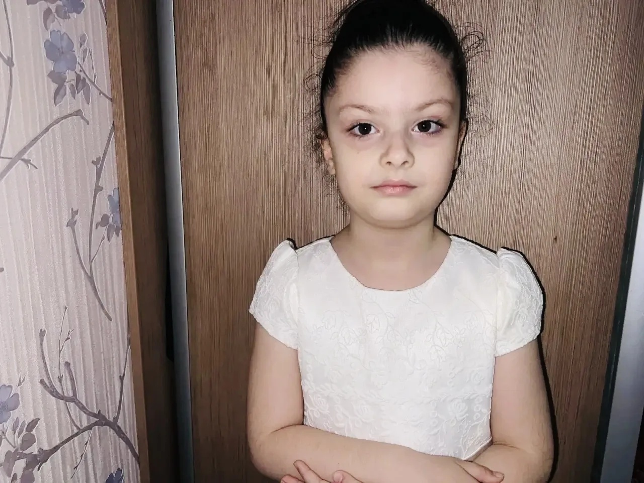 У Муминат аутизм и ей нужна реабилитация.