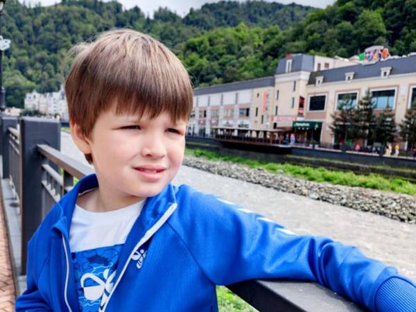 У Руслана аутизм! Чтобы улучшить академические навыки, мальчику нужен курс реабилитации!