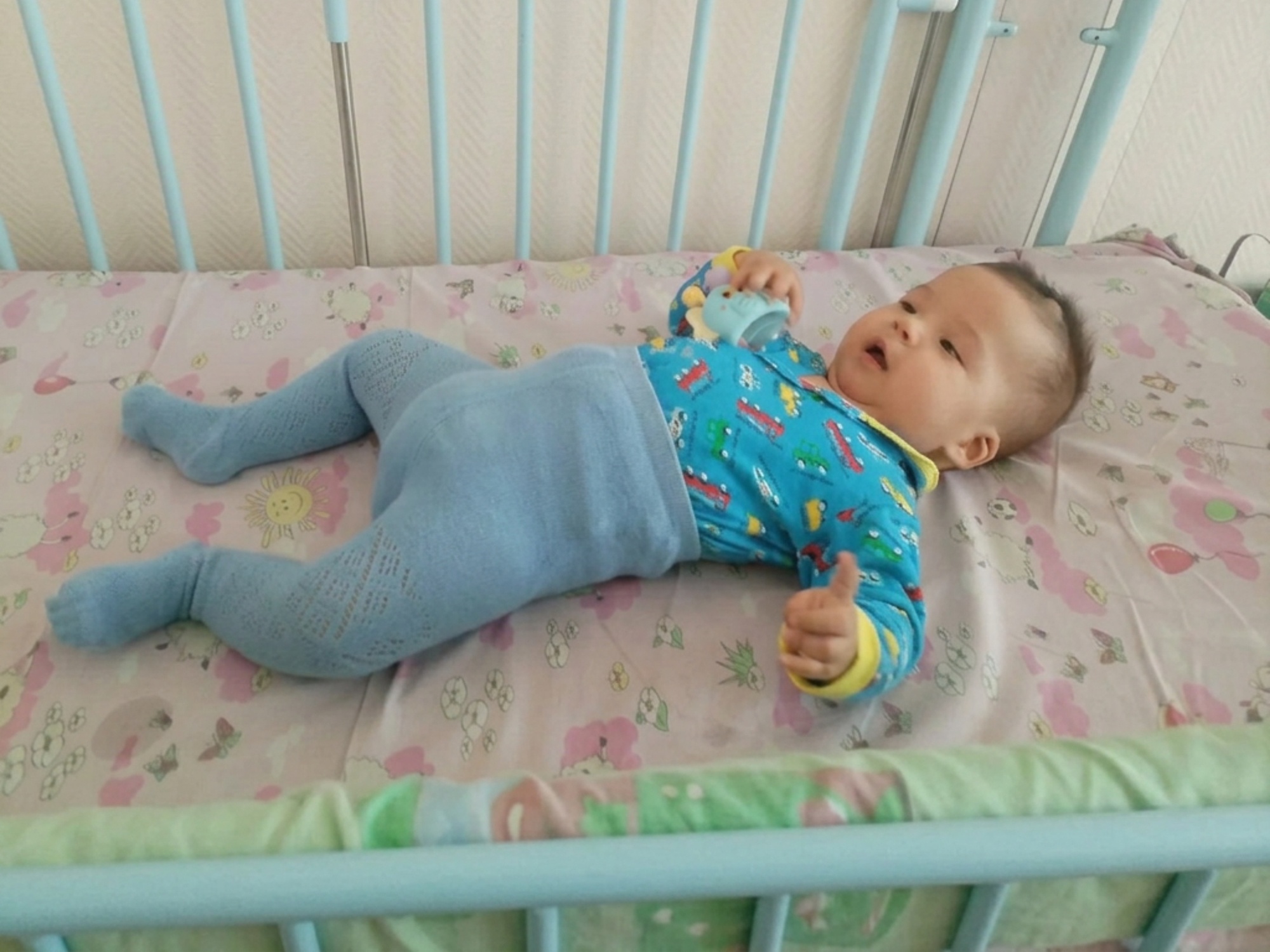 Малышам-сиротам нужна помощь нянь в больницах!