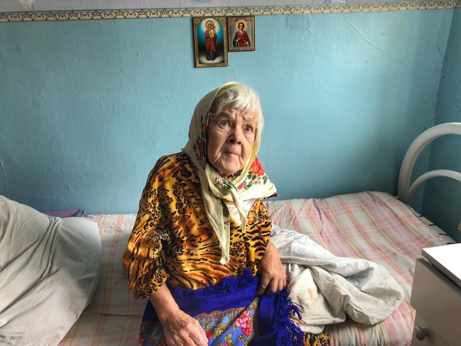 Single elderly people living in the nursing care ward need help!