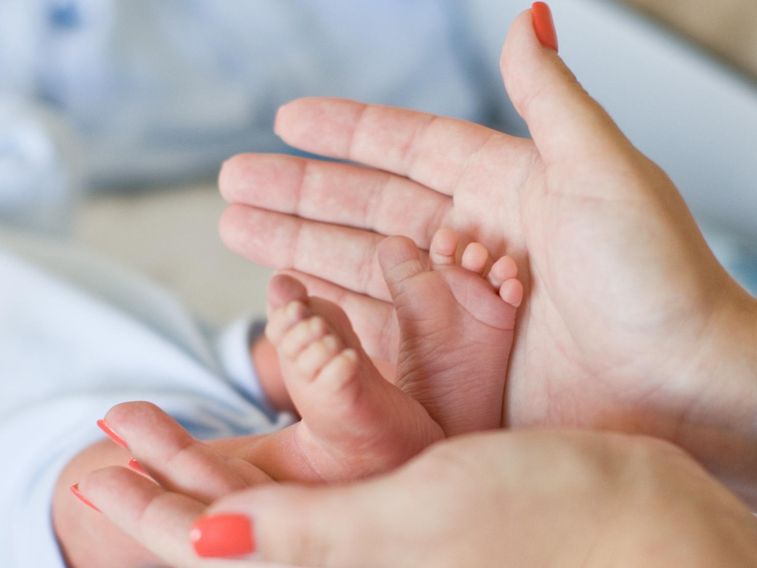 Pregnant women expecting a baby with a split spine need help!