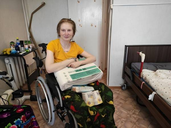 У Даяны перелом позвоночника, ей нужна помощь сиделки!