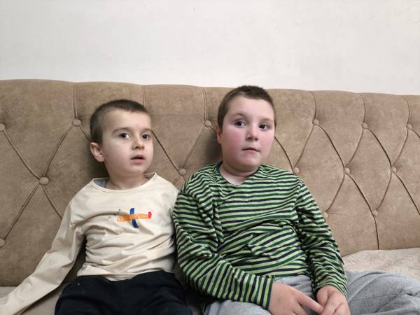 У братьев Халида и Ибрагима расстройство психо-речевого развития. Им необходима реабилитация!