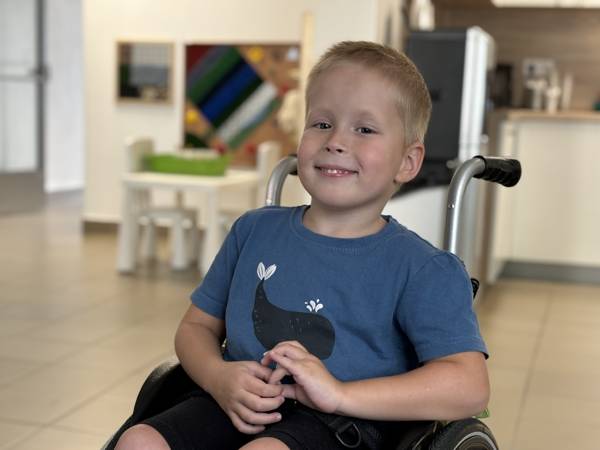 У Володи Spina Bifida. Ему нужна реабилитация, чтобы восстановиться и научиться новым навыкам!