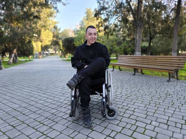 Даниилу нужна опора для стояния, чтобы пойти самостоятельно!