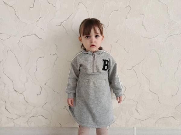 У Ханифы аутизм и ей необходим комплексный курс реабилитации.