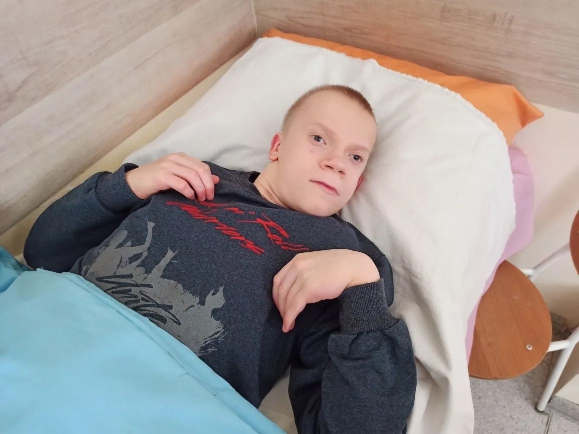 Maxim from the neuropsychiatric boarding school needs the care of nannies for the entire duration of treatment!