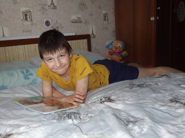 У Артема несколько диагнозов, ему нужны занятия плаванием