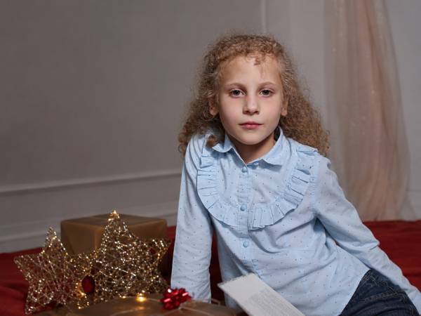 Veronica has a developmental delay and needs to continue her studies with a speech therapist