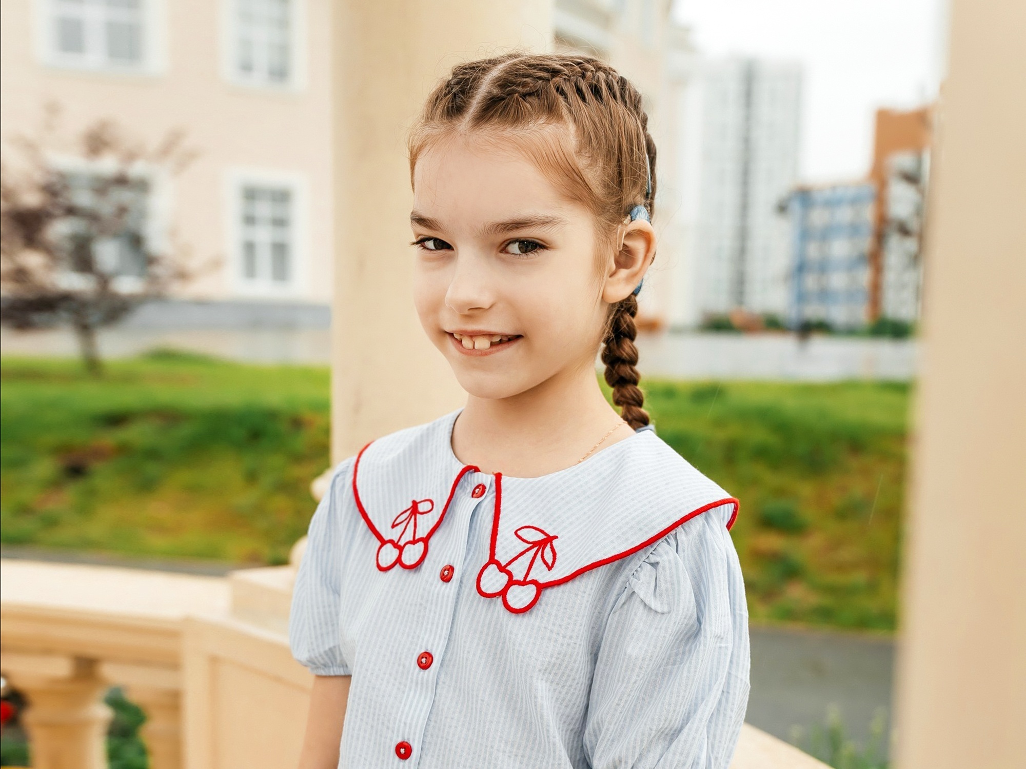 Sofia hears with the help of implants. To speak clearly, she needs auditory-verbal rehabilitation