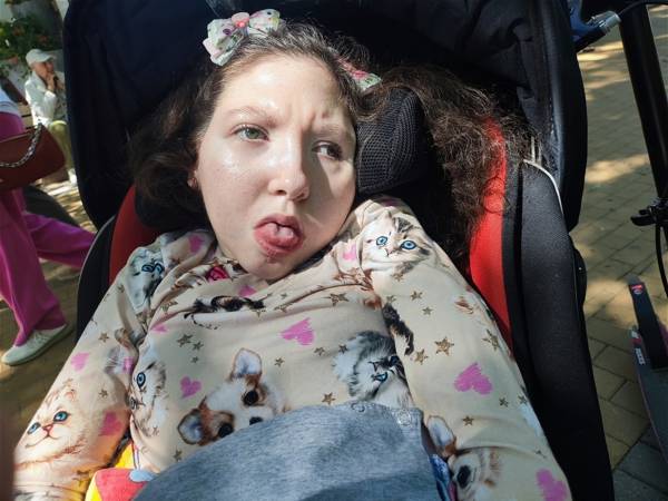 Anna needs a wheelchair