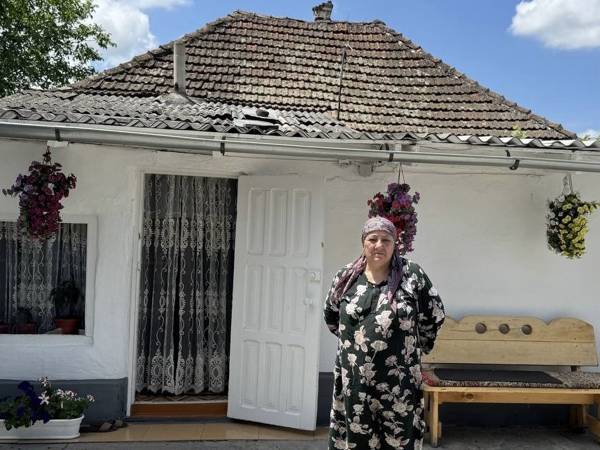 Let's help build a panel house for Lisa and her sick mother