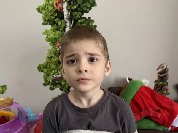 У Хамзы аутизм! Чтобы преодолеть задержку в развитии и сформировать навыки самообслуживания, мальчику требуется пройти курс реабилитации!