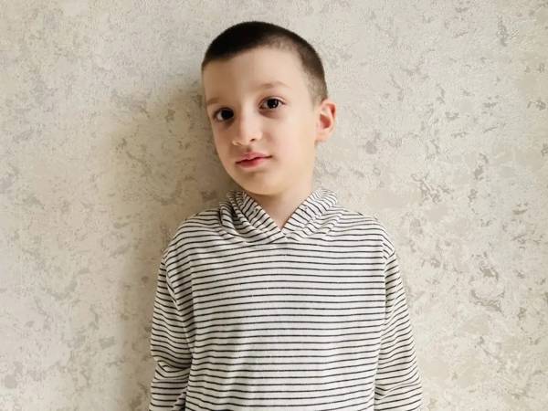 У Мухаммада ЗПРР с РАС. Для развития умственных и речевых навыков ему нужна реабилитация