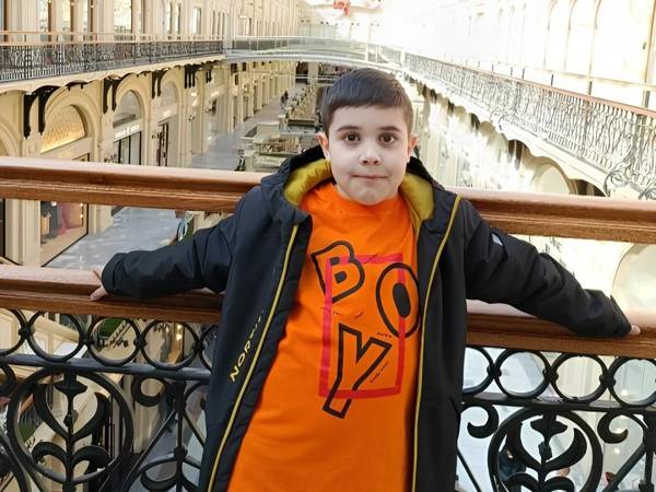 Левону с редким диагнозом нужна помощь в приобретении специального питания