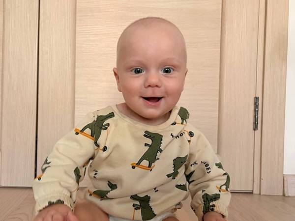 Для борьбы с раком Артему требуется специальное медицинское питание