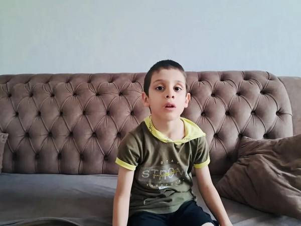 У Гаджимурада задержка психоречевого развития. Ему необходимо пройти реабилитацию, чтобы научиться говорить.