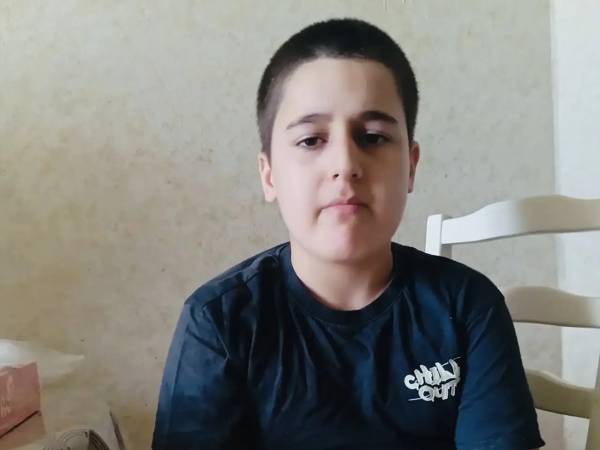 Для коррекции аутизма Адаму нужна реабилитация.