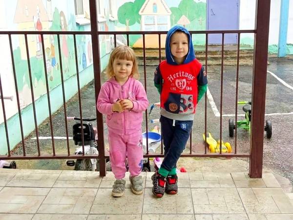 У Елены онкологическое заболевание. Пока она проходит лечение, её детям необходима помощь няни!