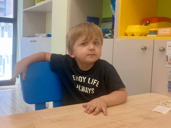 У Шамиля аутизм! Мальчику нужна помощь специалистов, чтобы улучшить коммуникативные навыки!