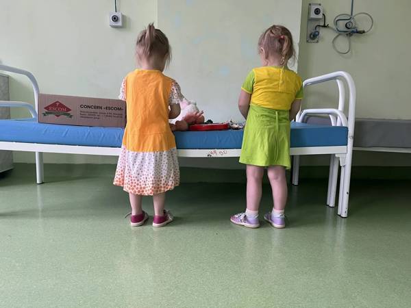 Малышам из детских домов нужна помощь нянь на время лечения!