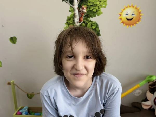 У Раяны аутизм! Чтобы сформировать коммуникативные навыки, девочке требуется пройти курс интенсивных занятий