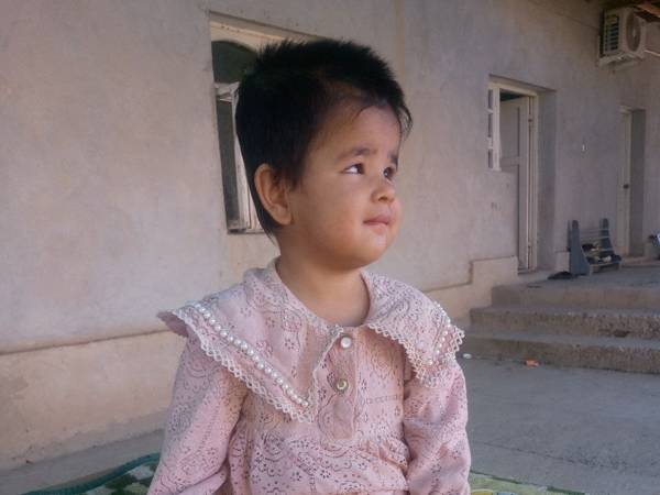 Umida needs surgical assistance for a total retinal detachment!