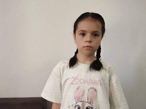 Марьям нужна реабилитация для развития. У неё лёгкая умственная отсталость