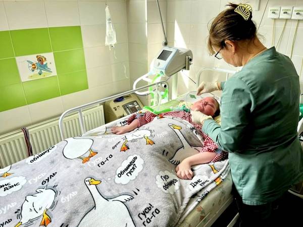 Данилу и еще одному ребенку из дома ребенка нужно отремонтировать их ИВЛ аппараты!