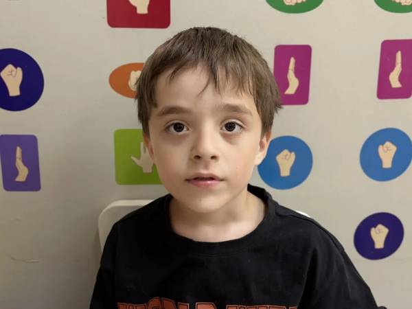 У Мухаммада аутизм! Для развития академических и коммуникативных навыков, мальчику требуется помощь специалистов!