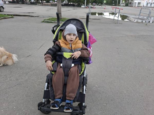 Makar has cerebral palsy and needs rehabilitation to develop his speech!