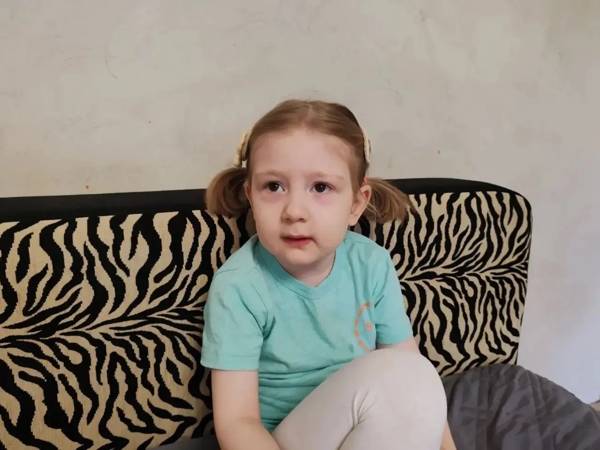 Айлин с аутизмом и задержкой психоречевого развития необходима реабилитация