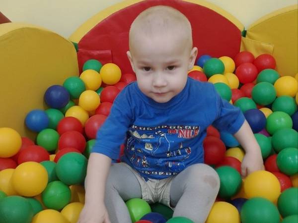 Vova has been scheduled for surgery - we need to pay for travel, accommodation, and food during treatment