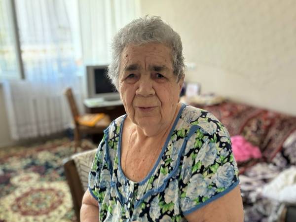 Hot meals for lonely elderly people