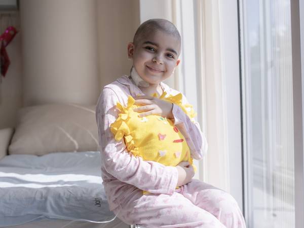 Damla has blood cancer. Her mother, father, or sibling could serve as a bone marrow donor. Blood typing will help determine this
